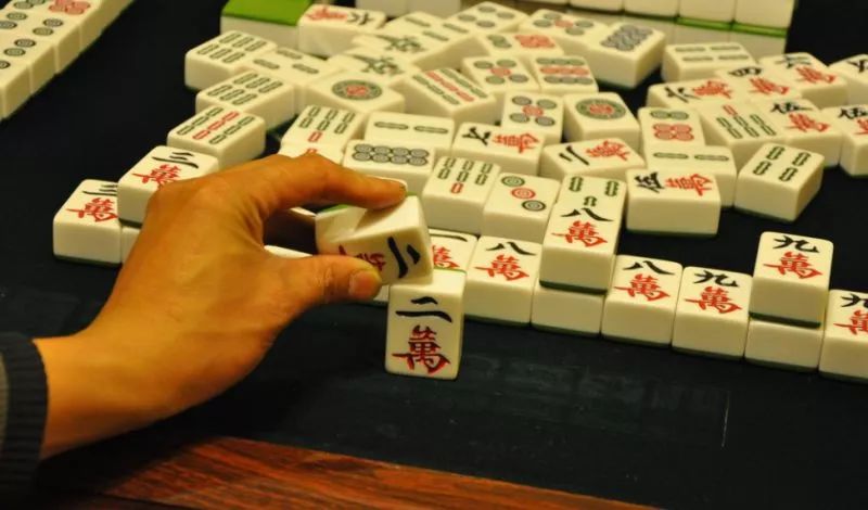 今日重大通报！微乐陕西麻将赢牌技巧(专用神器胡牌技巧)