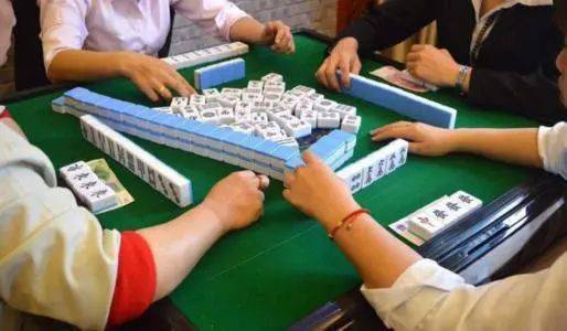 今日重大通报！欢乐情怀麻将其实是有挂的(怎么让牌变好)