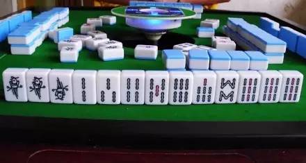 2分钟秒懂！微信打麻将其实是有挂的(软件只赢不输)