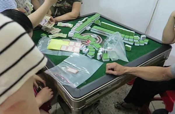分享决窍“打牌神器设备—详细解说+新浪科技