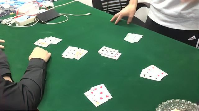 3分钟教你科普“扑克牌打三公原来确实有作假设备一《我来教教你怎么赢 》