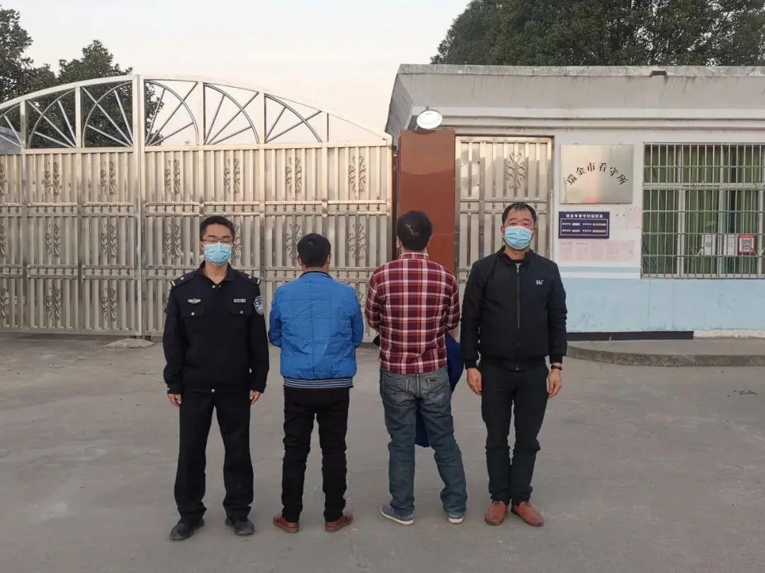 玩家必备攻略“可以搞普通扑克牌打三公的产品《详细教程 新浪科技》