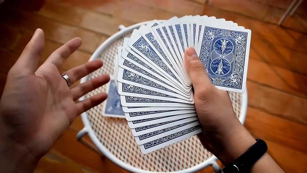 三分钟了解&quot;玩三张普通扑克牌手法技术学习—详细解说+新浪科技