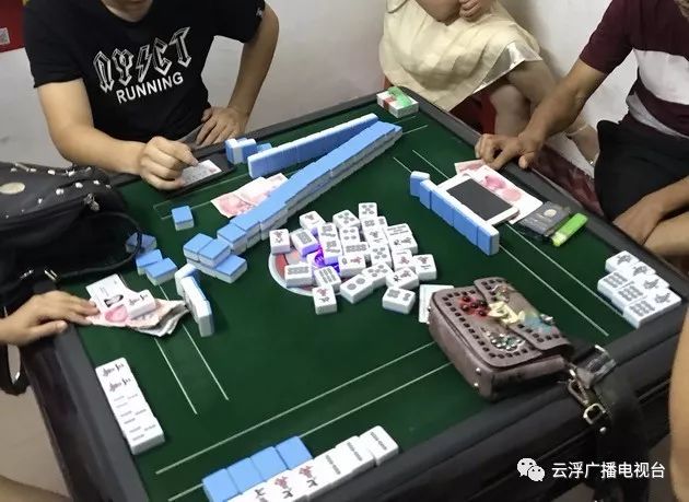 教程辅助“打三公怎么把把拿好牌《详细教程 新浪科技》